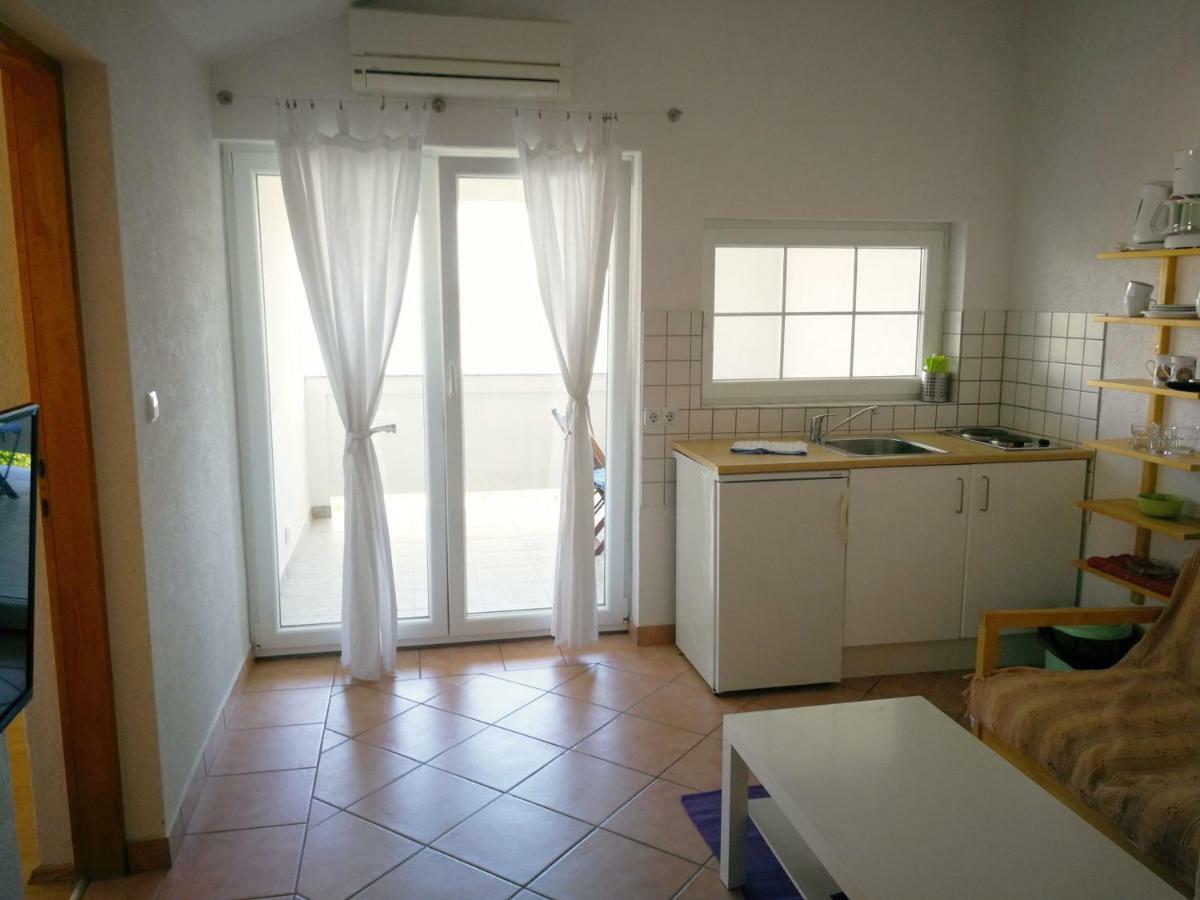 Family Friendly Apartments Island Rab Kampor Exteriör bild