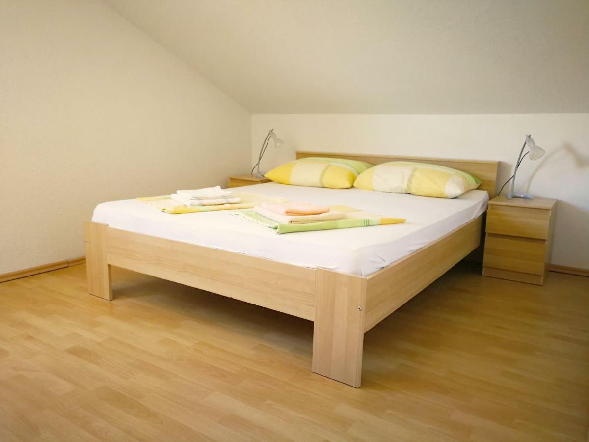 Family Friendly Apartments Island Rab Kampor Exteriör bild