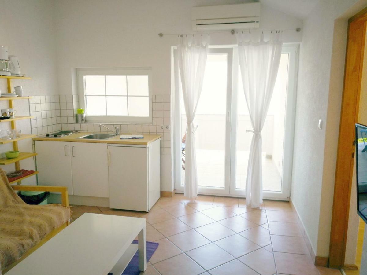 Family Friendly Apartments Island Rab Kampor Exteriör bild