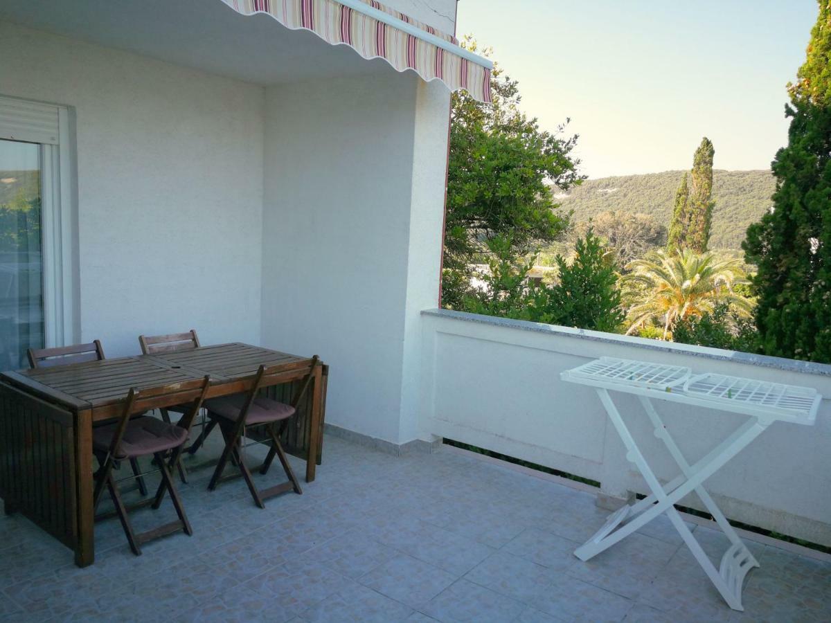 Family Friendly Apartments Island Rab Kampor Exteriör bild