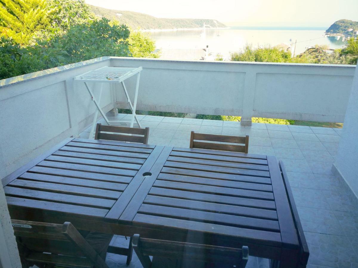 Family Friendly Apartments Island Rab Kampor Exteriör bild